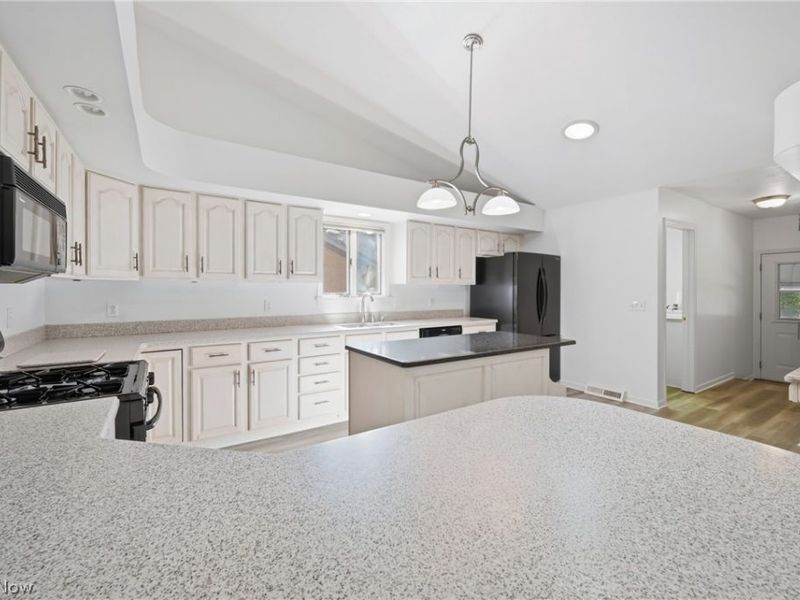 3721 Mercedes Place, Unit 10, Canfield, OH 44406 Photo 9