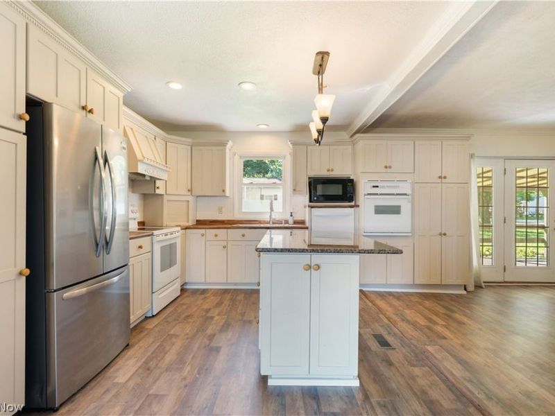 1566 Beechview Avenue , Alliance, OH 44601 Photo 6