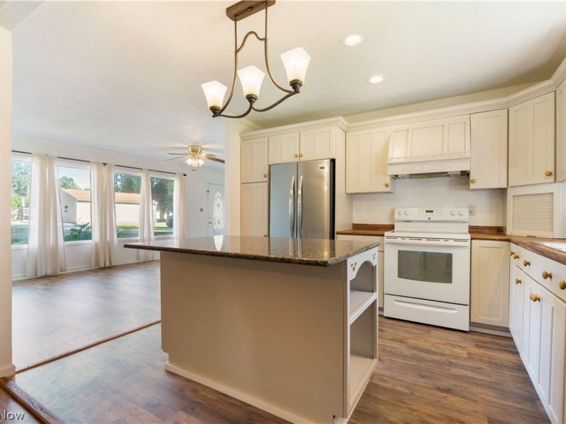 1566 Beechview Avenue , Alliance, OH 44601 Photo 8