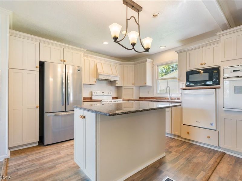 1566 Beechview Avenue , Alliance, OH 44601 Photo 9