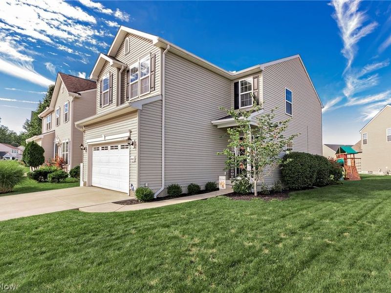 10412 Redbud Drive, Aurora, OH 44202 Photo 2