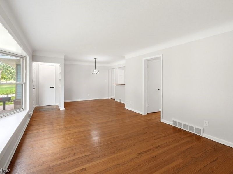4870 N Sedgewick Road, Lyndhurst, OH 44124 Photo 3