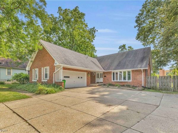 236 E 5th Avenue , Berea, OH 44017