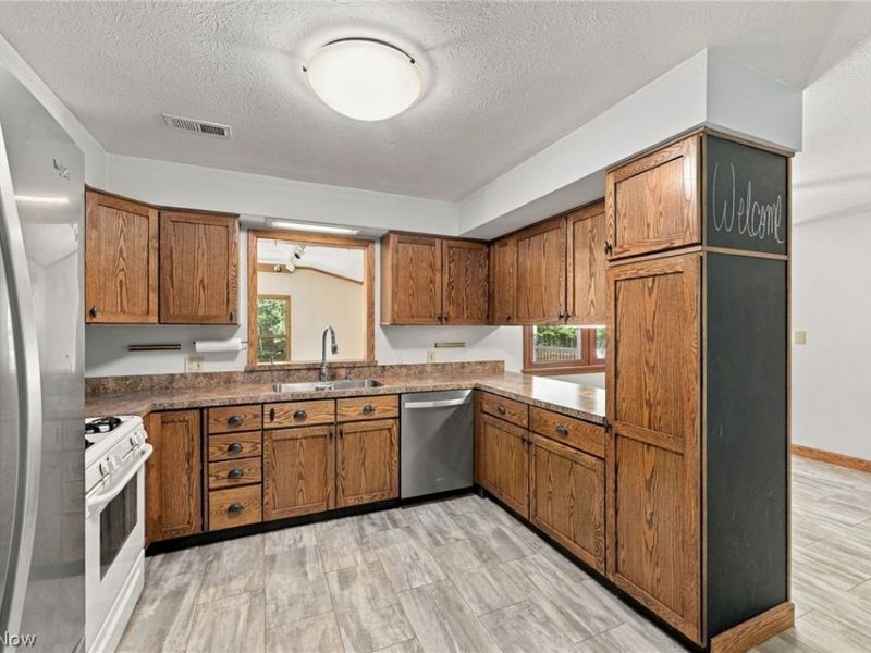 7361 Briar Hill Drive , Kirtland, OH 44094 Photo 12