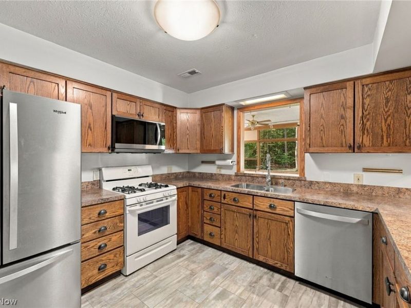 7361 Briar Hill Drive , Kirtland, OH 44094 Photo 13