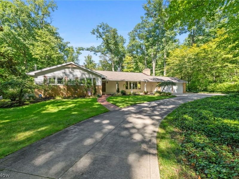 7361 Briar Hill Drive , Kirtland, OH 44094 Photo 4