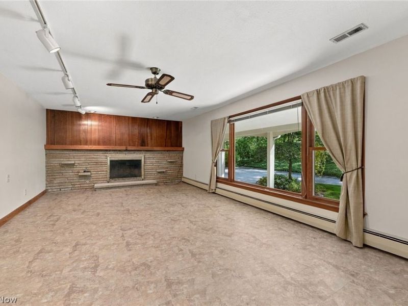 7361 Briar Hill Drive , Kirtland, OH 44094 Photo 6