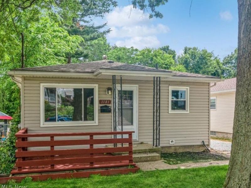 1181 Easton Drive, Akron, OH 44310 Photo 2
