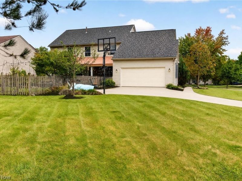 1008 Coopers Run, Amherst, OH 44001 Photo 5