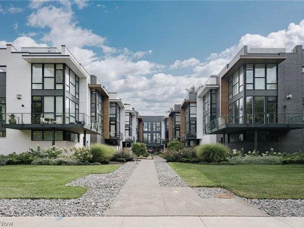 9515 Lake Avenue , Cleveland, OH 44102