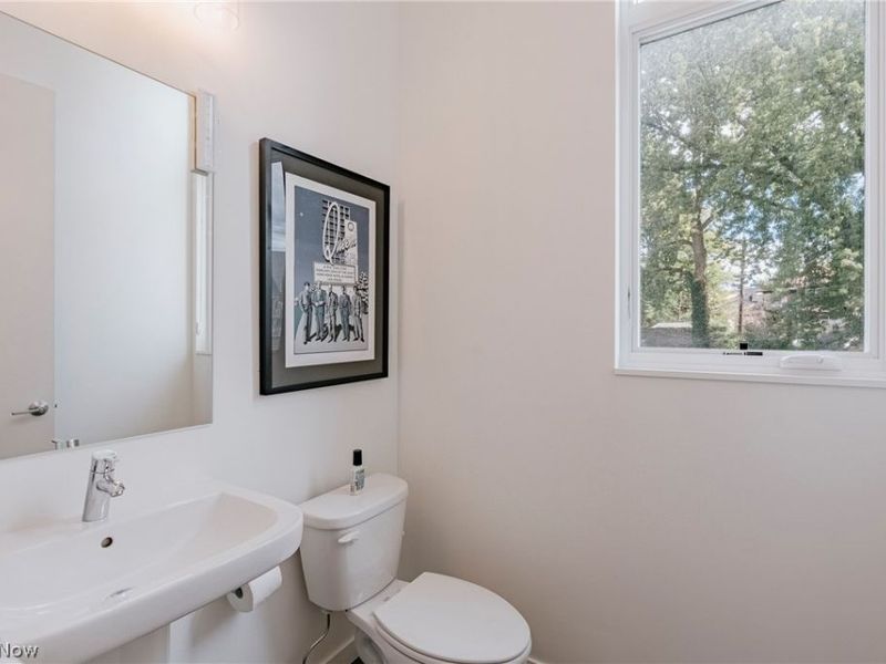 9515 Lake Avenue, Cleveland, OH 44102 Photo 17