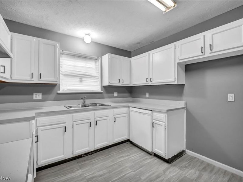 645 Eddy Road, Cleveland, OH 44108 Photo 12