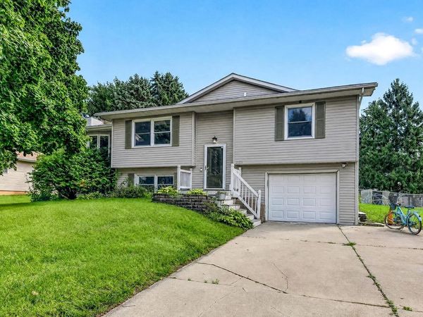 2105 W Bedford Road, FREEPORT, IL 61032