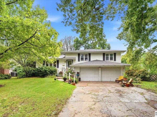 9723 Spaulding Street, Omaha, NE 68134