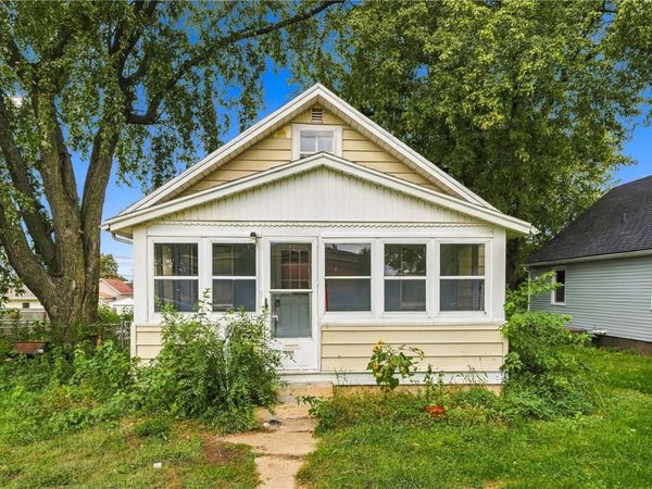806 22nd Avenue SW, Cedar Rapids, IA 52404