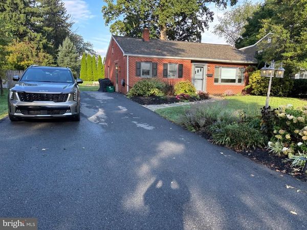 1882 MANOR RIDGE DRIVE, LANCASTER, PA 17603