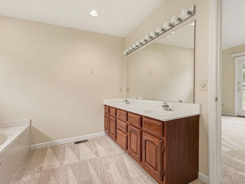 6555 Gwendolyn Drive, Cincinnati, OH 45230 Photo 16