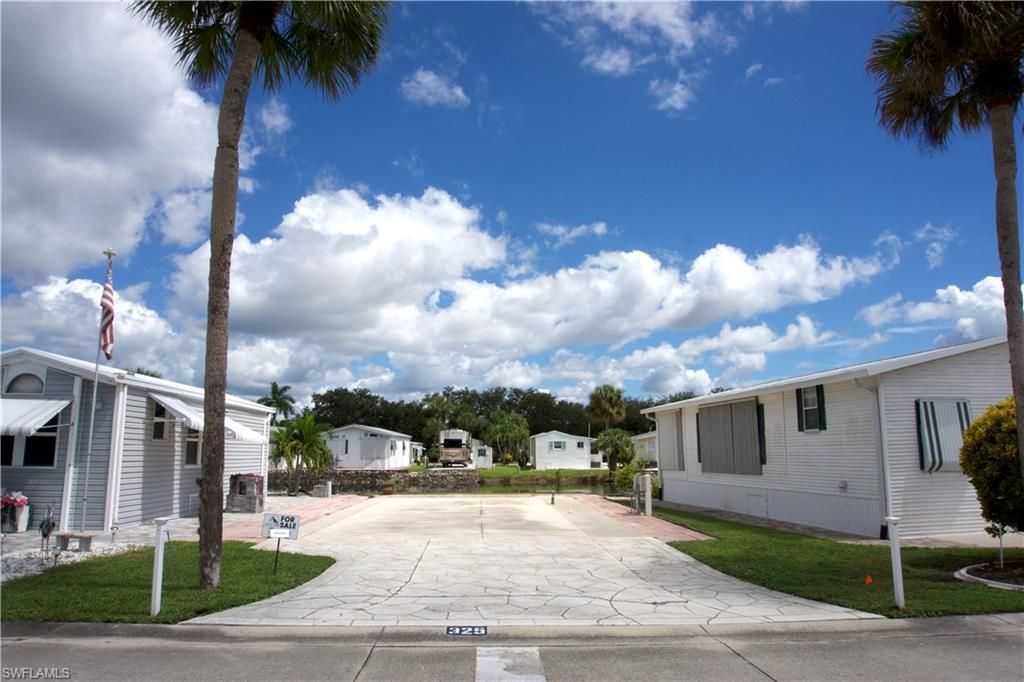 325 Imperial Wilderness Blvd, Naples, FL 34114 Photo