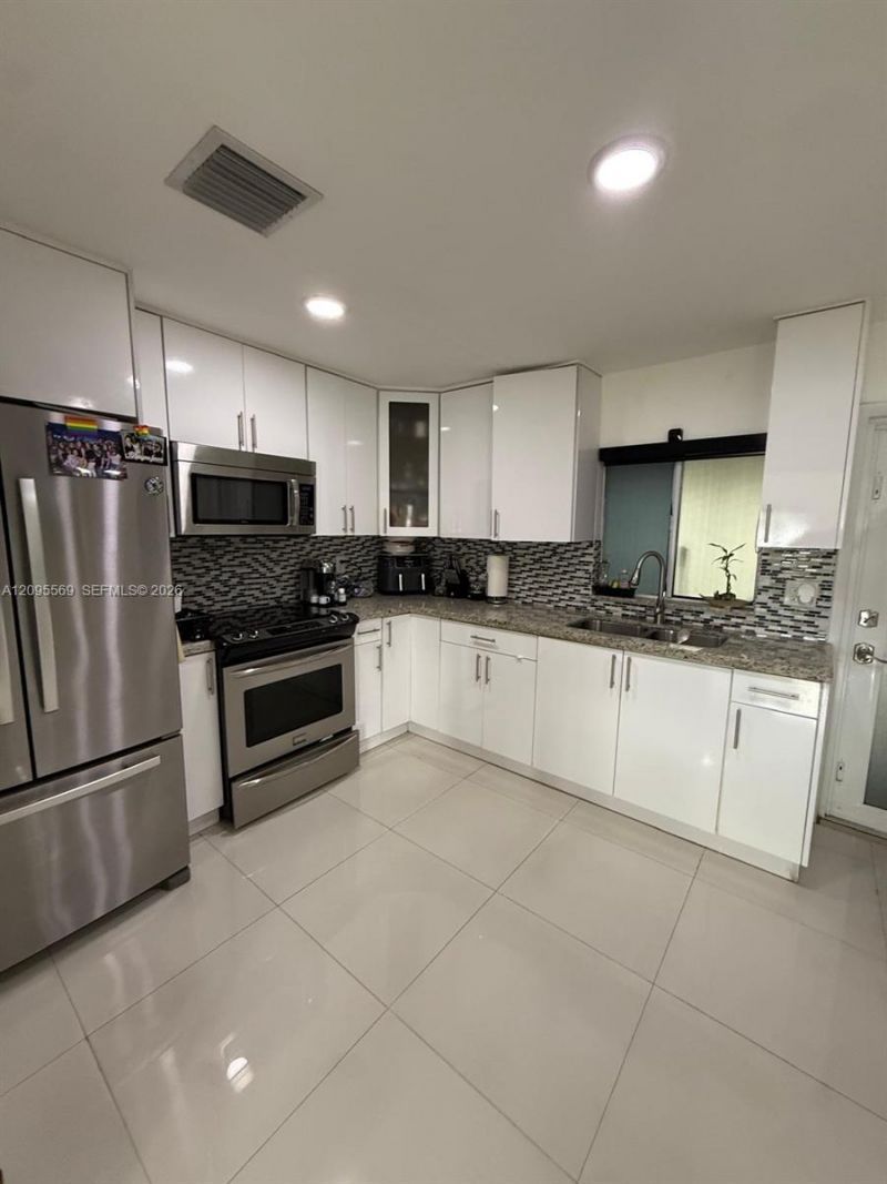 10516 NW 36th Pl , Miami, FL 33147 Photo