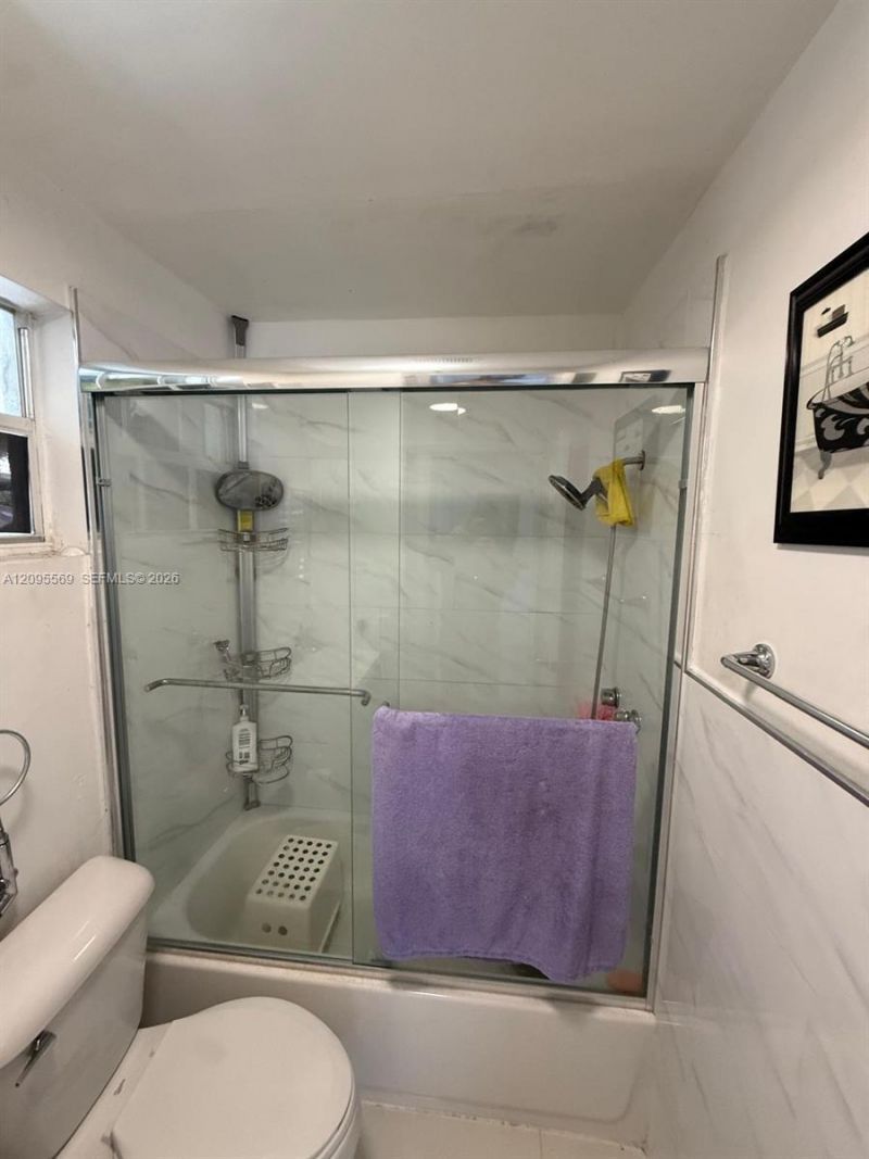 10516 NW 36th Pl , Miami, FL 33147 Photo