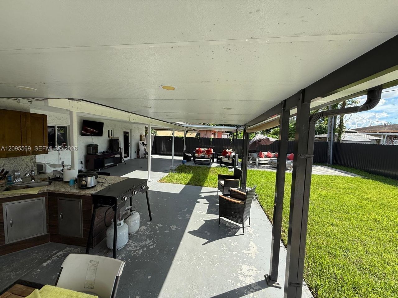 10516 NW 36th Pl , Miami, FL 33147 Photo