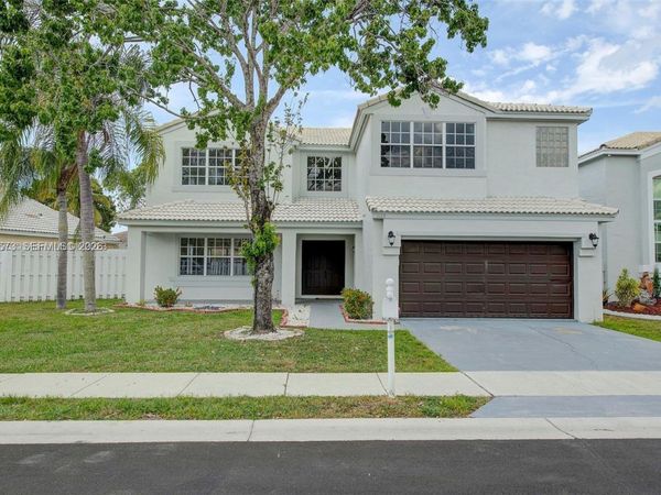 1127 SW 104th Way , Pembroke Pines, FL 33025