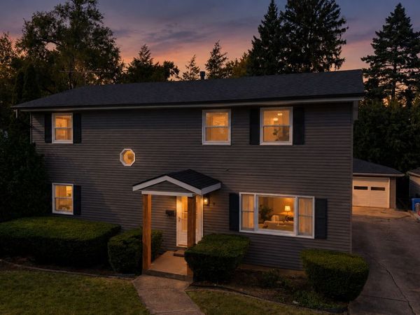 829 E Evergreen Street , Wheaton, IL 60187