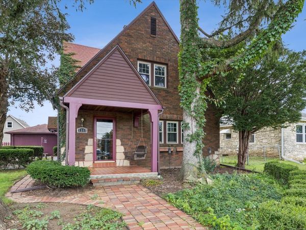 1311 2nd Avenue S, Clinton, IA 52732