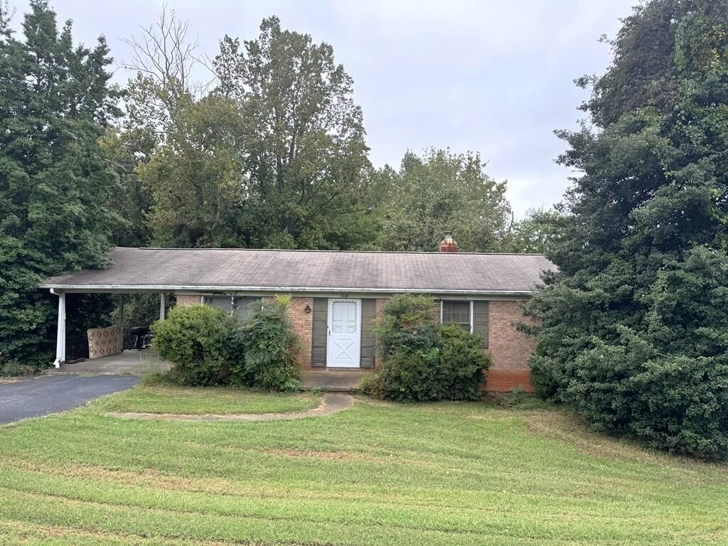 1206 Spruce St, Martinsville, VA 24112 Main Photo