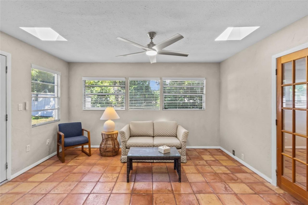 2520 E Milmar Drive, Sarasota, FL 34237 Photo