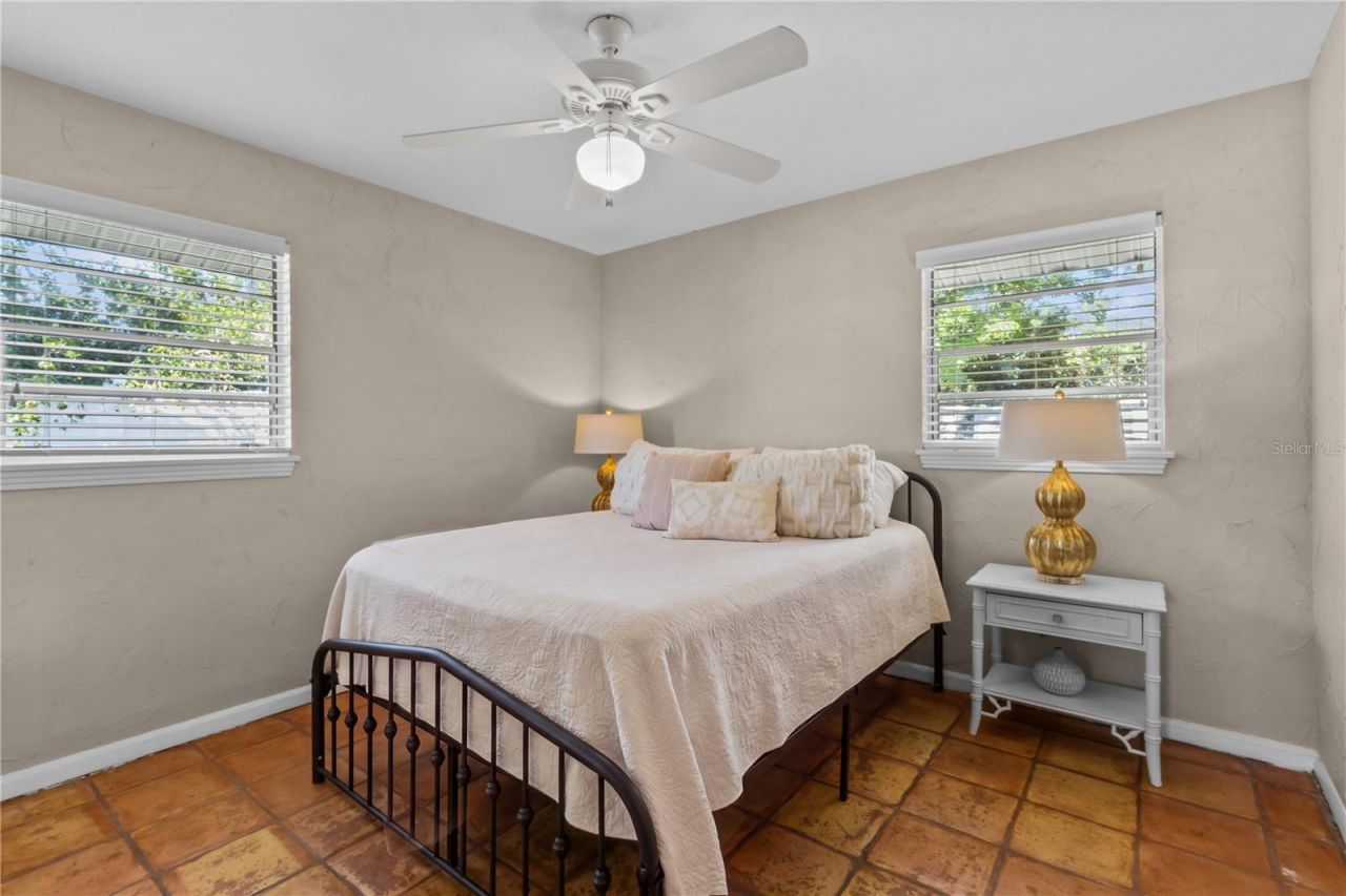 2520 E Milmar Drive, Sarasota, FL 34237 Photo