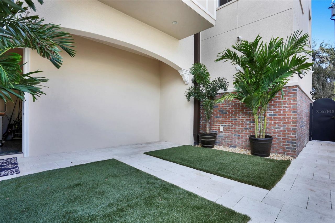 524 Beach Drive Ne, Saint Petersburg, FL 33701 Photo