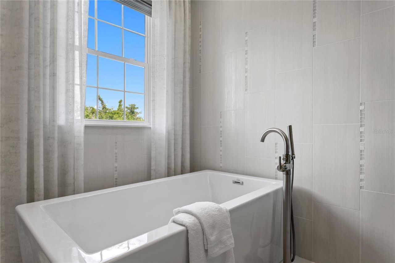 524 Beach Drive Ne, Saint Petersburg, FL 33701 Photo