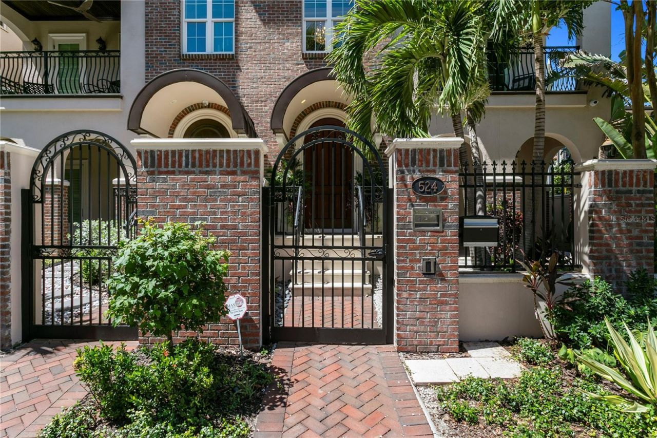 524 Beach Drive Ne, Saint Petersburg, FL 33701 Photo