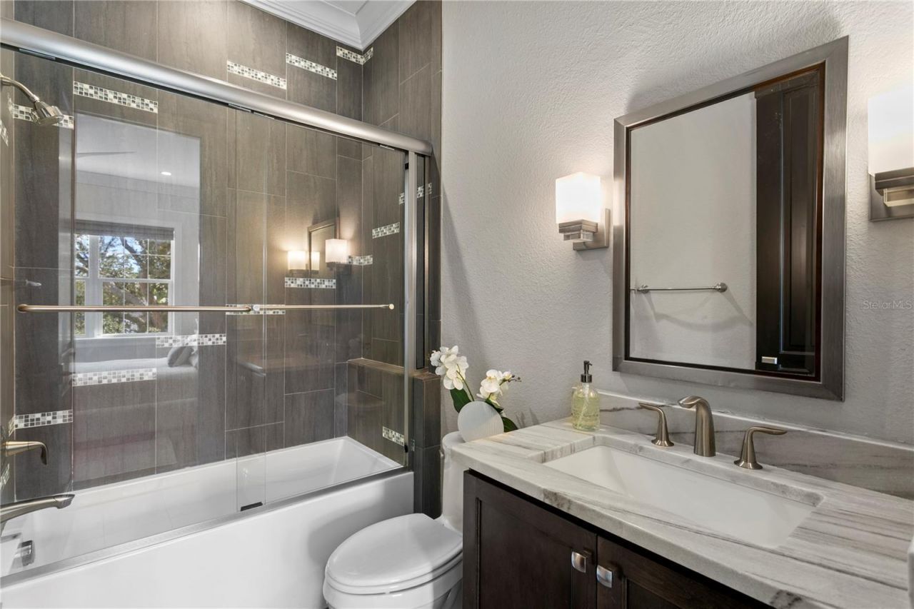 524 Beach Drive Ne, Saint Petersburg, FL 33701 Photo