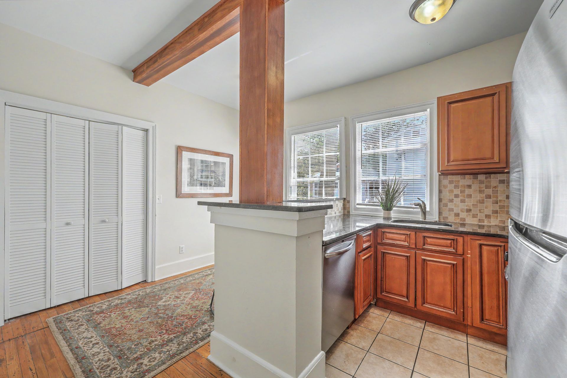 102 Nassau Street Photo 12