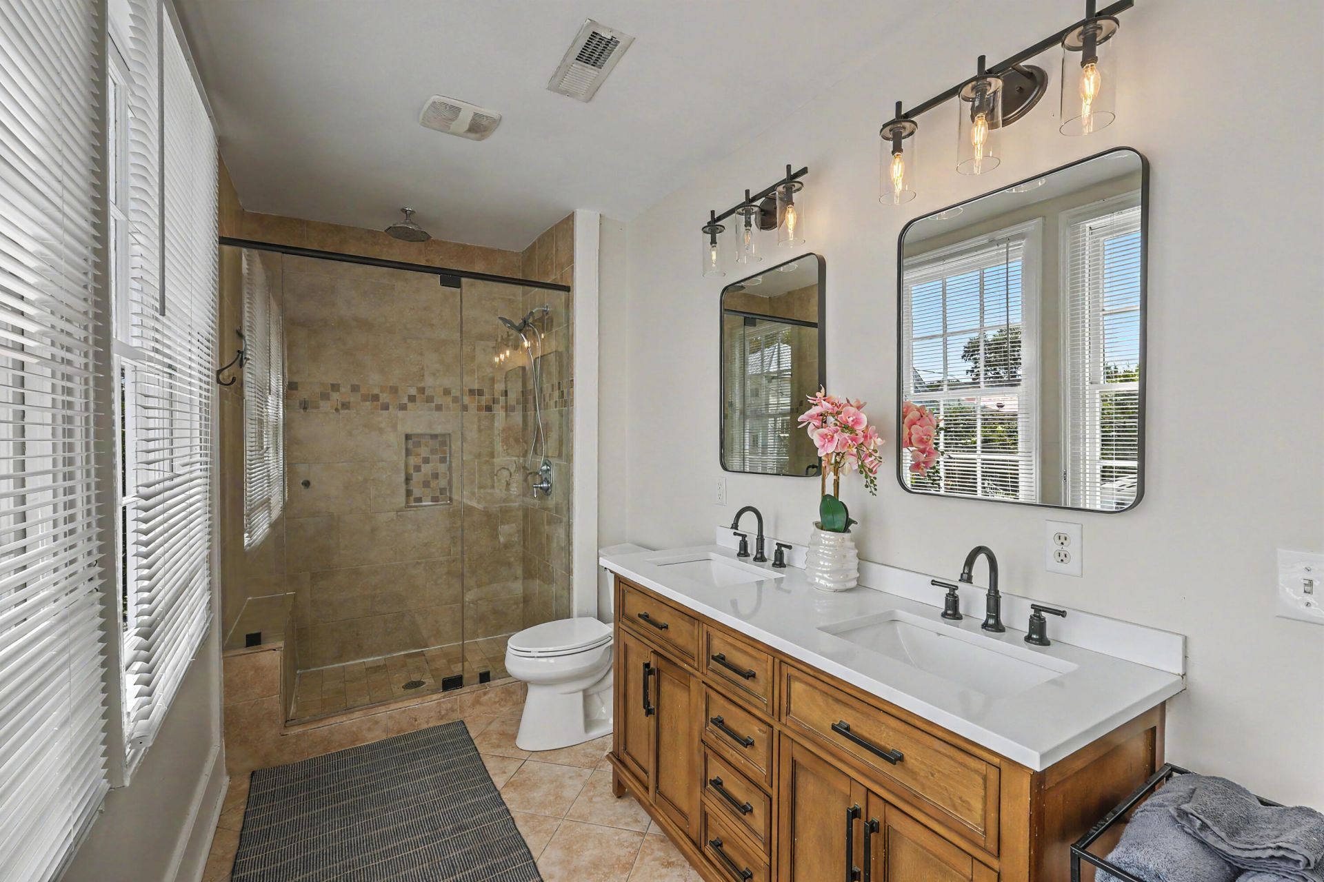 102 Nassau Street Photo 19