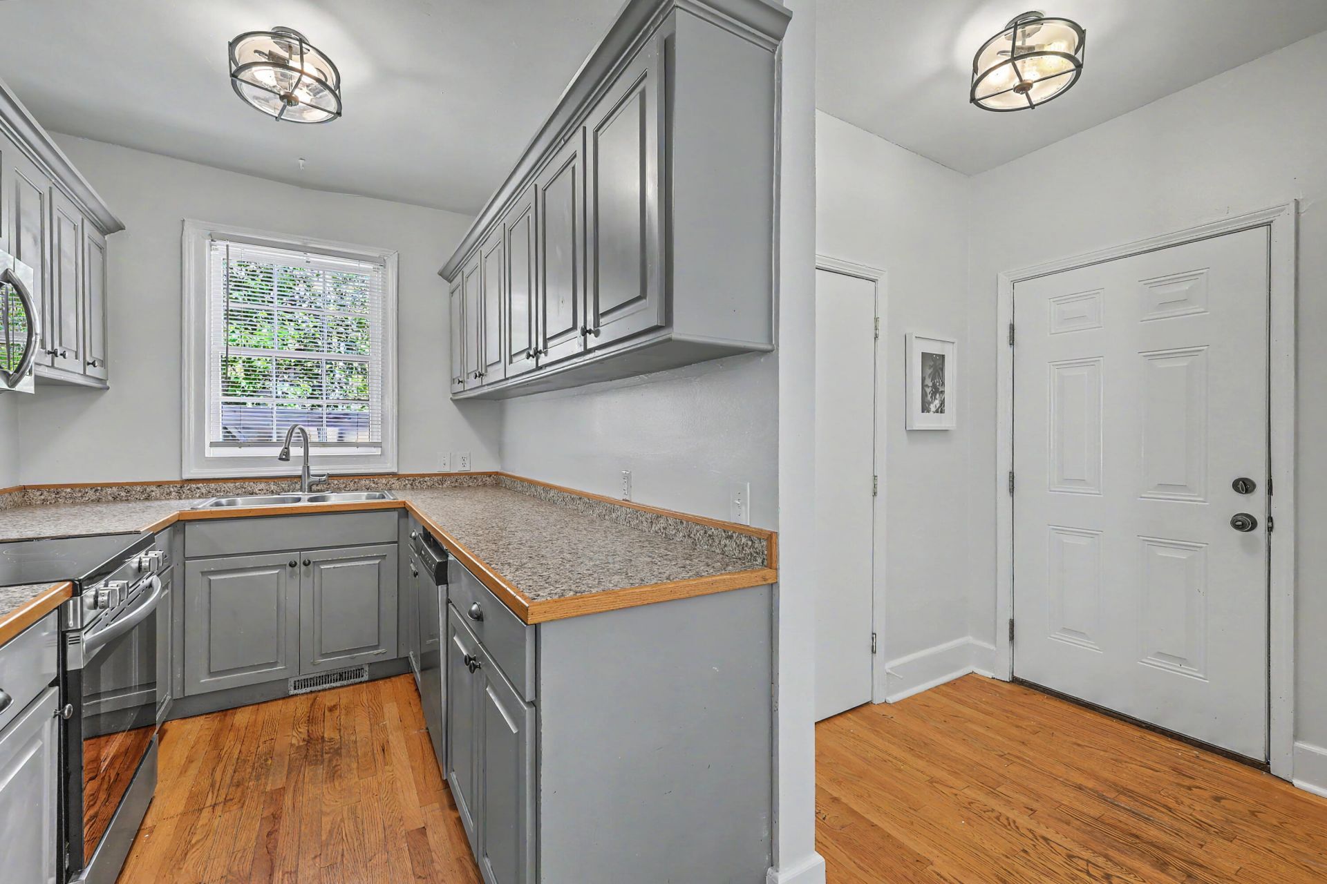 102 Nassau Street Photo 24