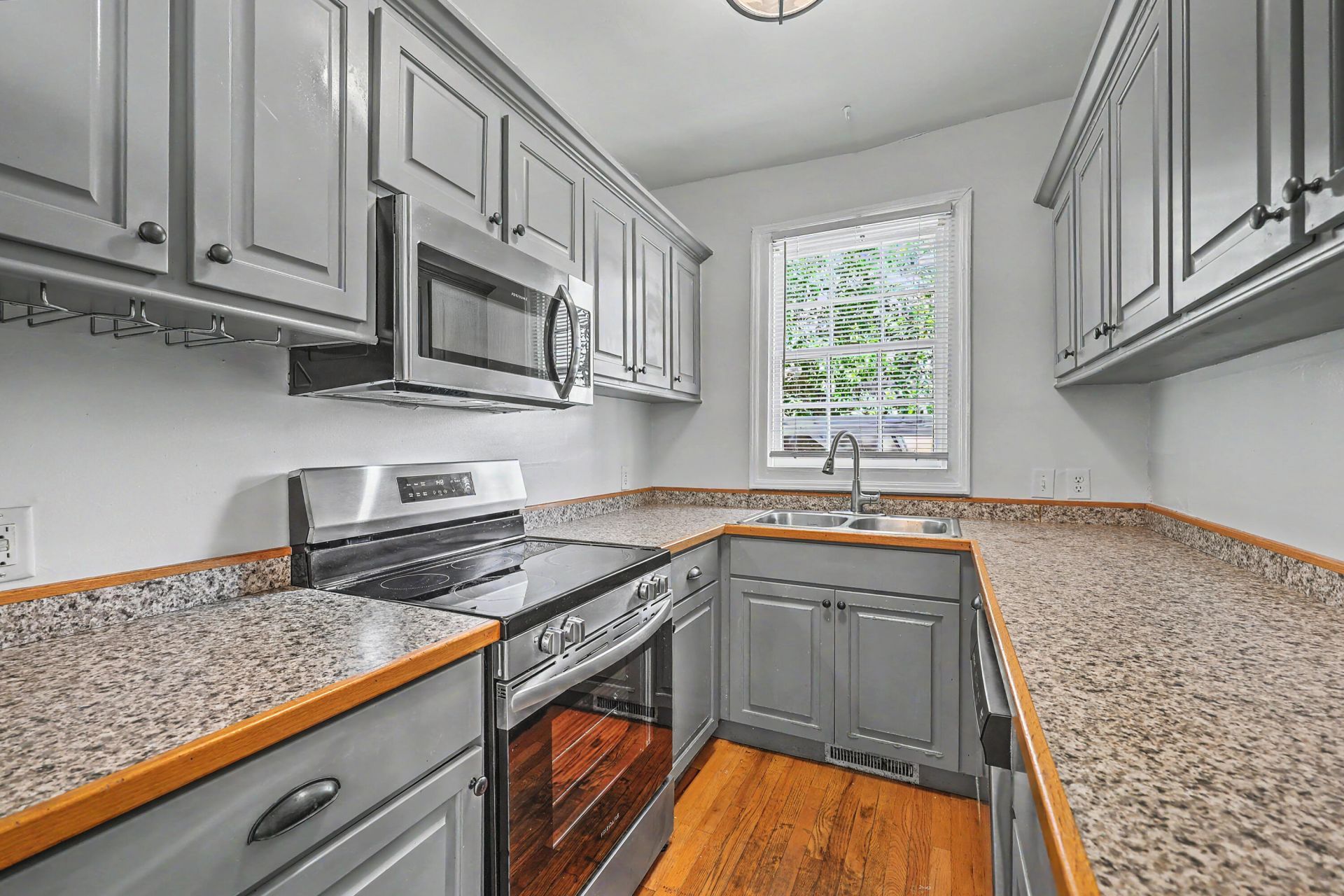 102 Nassau Street Photo 25