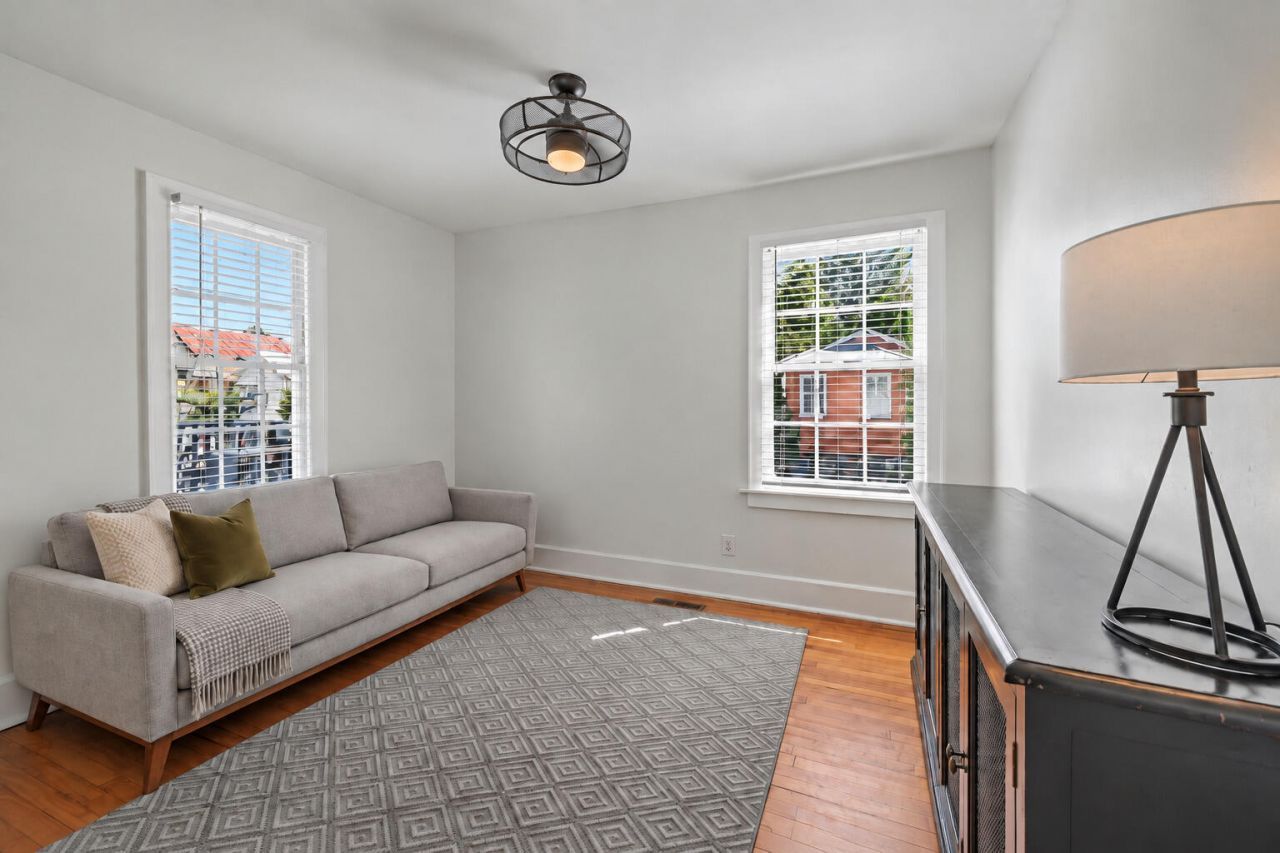 102 Nassau Street Photo 29