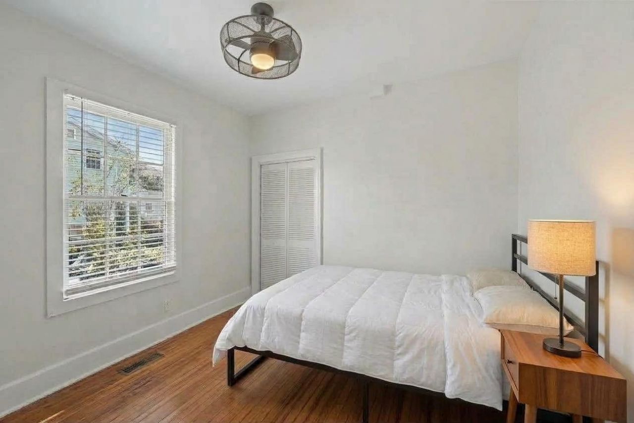 102 Nassau Street Photo 33