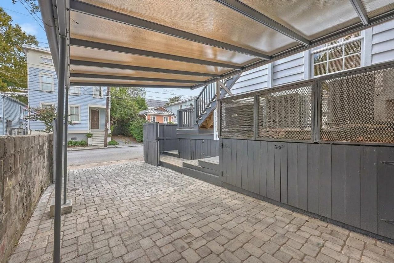 102 Nassau Street Photo 6