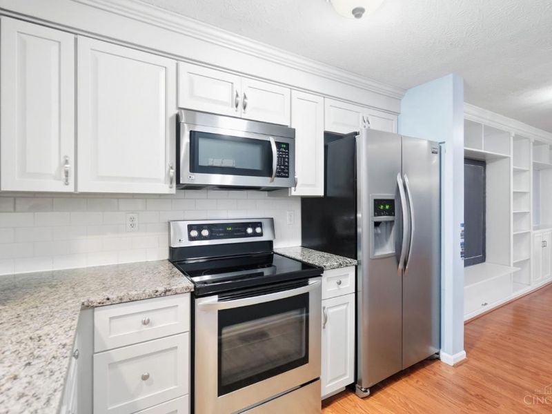 1042 Stratford Court, Loveland, OH 45140 Photo 3