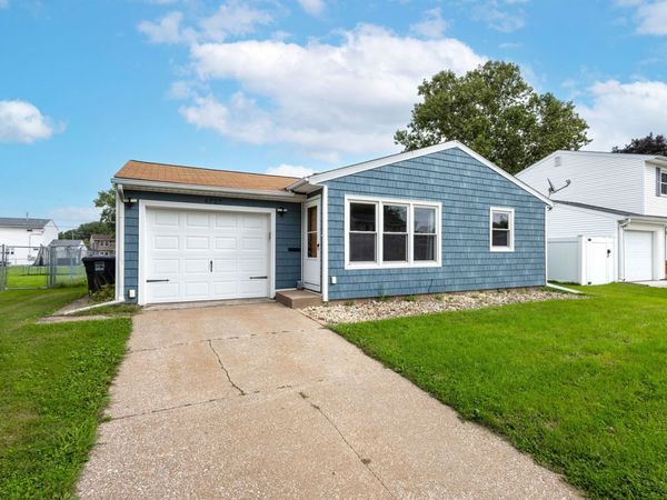 4737 19th Avenue , Moline, IL 61265