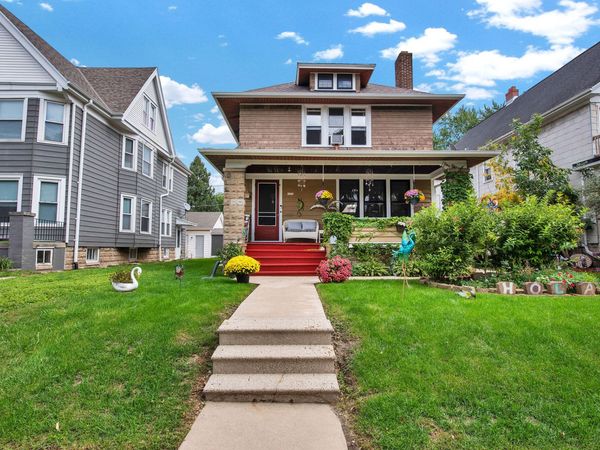 1574 S 77 St, West Allis, WI 53214