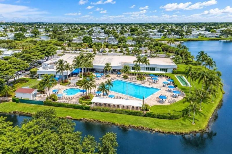 180 Saxony D , Unit 180, Delray Beach, FL 33446 Photo