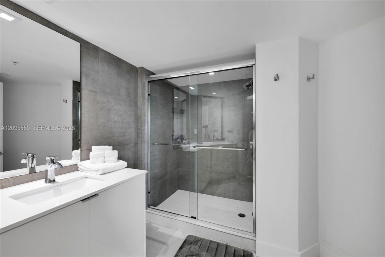 2080 S Ocean Dr, Unit 511, Hallandale Beach, FL 33009 Photo