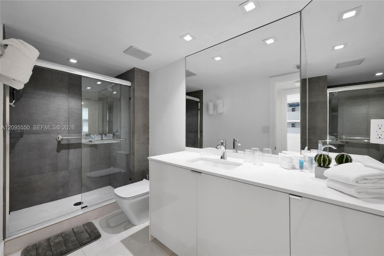2080 S Ocean Dr, Unit 511, Hallandale Beach, FL 33009 Photo