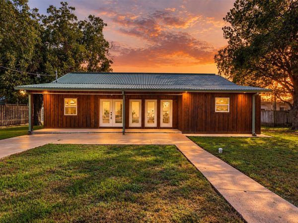 541 S Jackson ST, La Grange, TX 78945