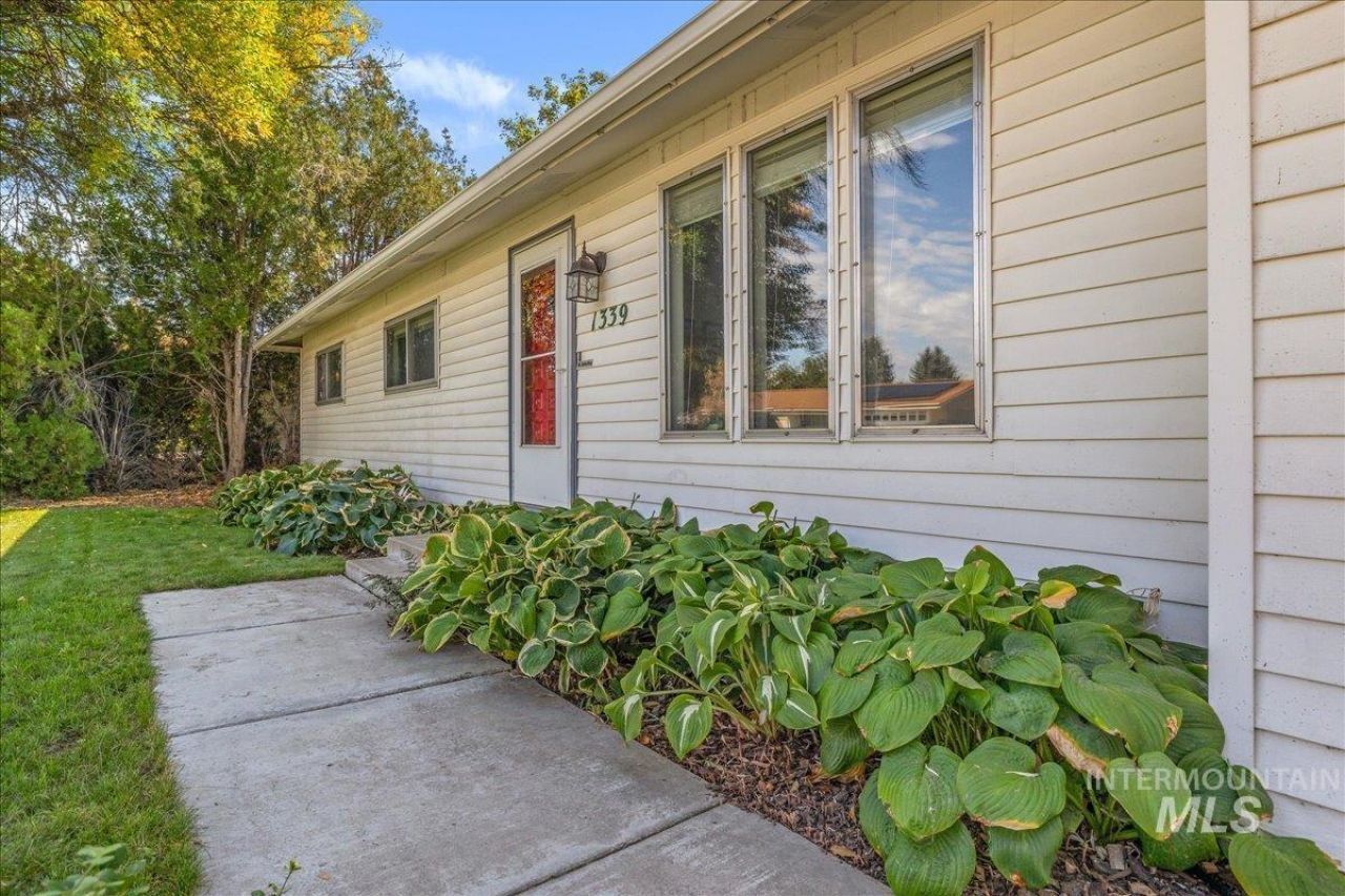 1339 W Carlton St, Meridian, ID 83642 Main Photo